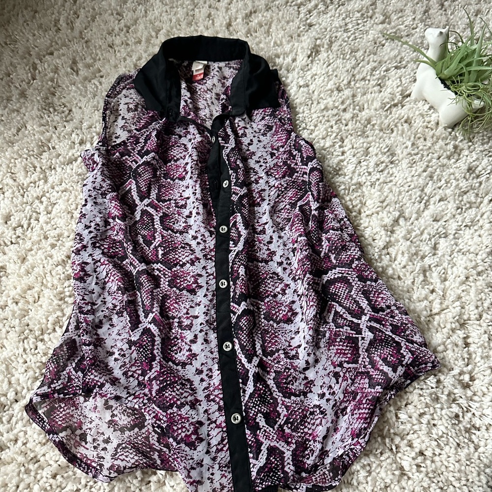 No boundaries vintage snake skin print 2000s collared tank top button do…